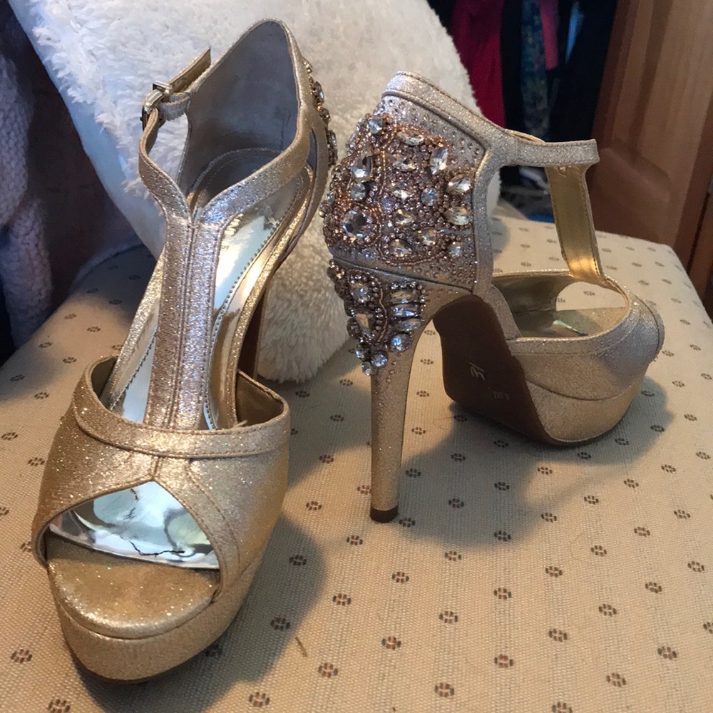 Champagne Gianni Bini heels